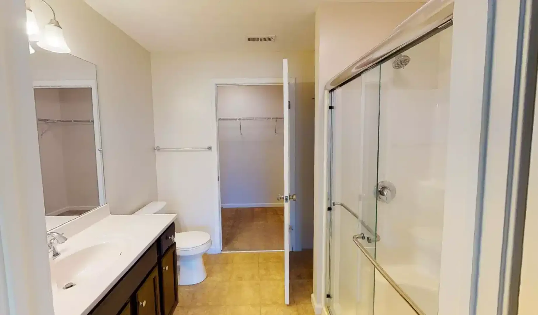 Habitación estudiantil económica cerca del campus en