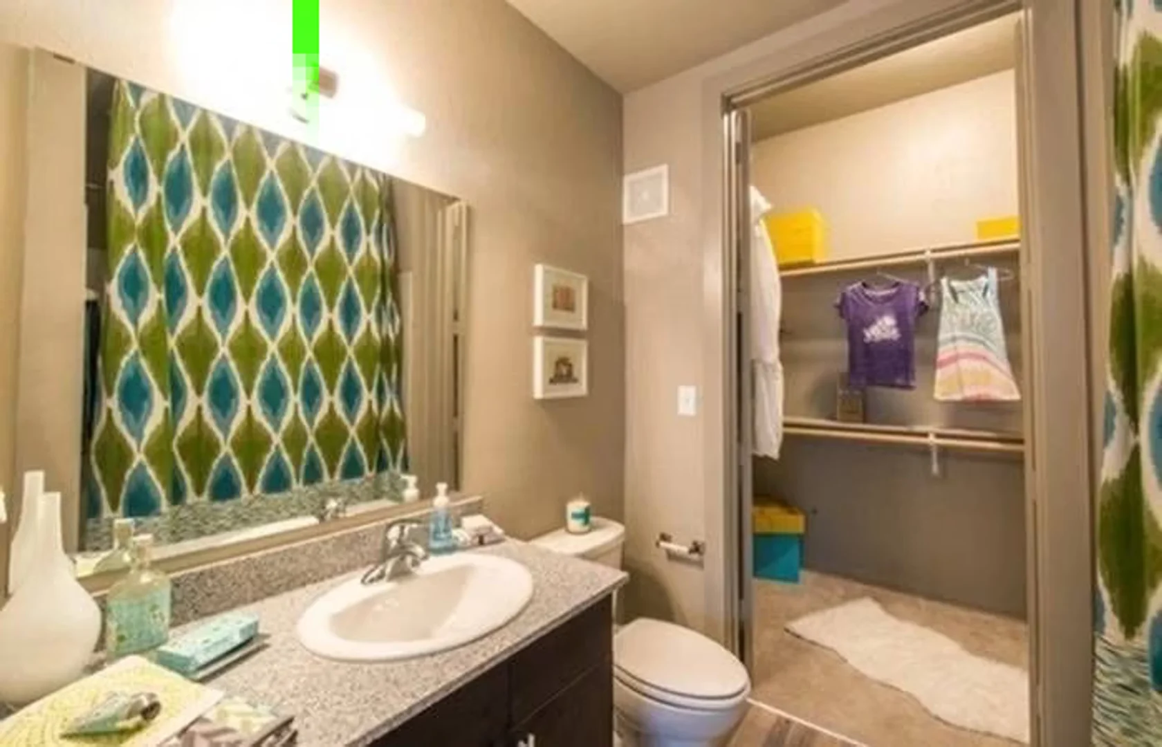Student-friendly room in  with modern amenities