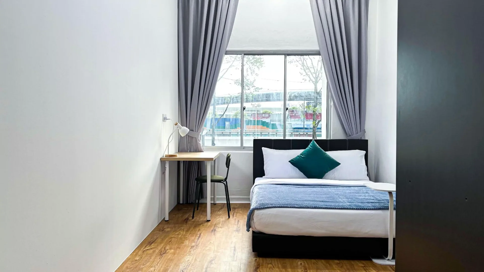 Comfortable and spacious student room in 