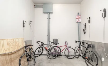 Quarto privado em East Fayette Street, imagem 35 de 40