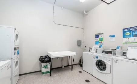 Quarto privado em East Fayette Street, imagem 36 de 40