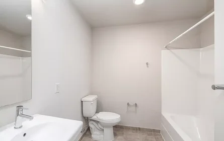Quarto privado em East Fayette Street, imagem 9 de 40