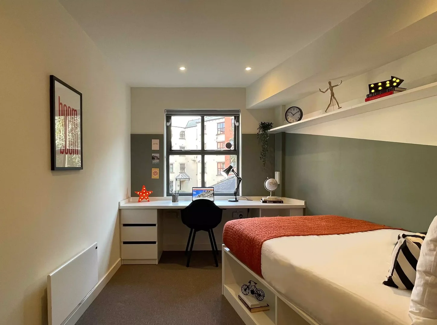 Cozy room for students available in 