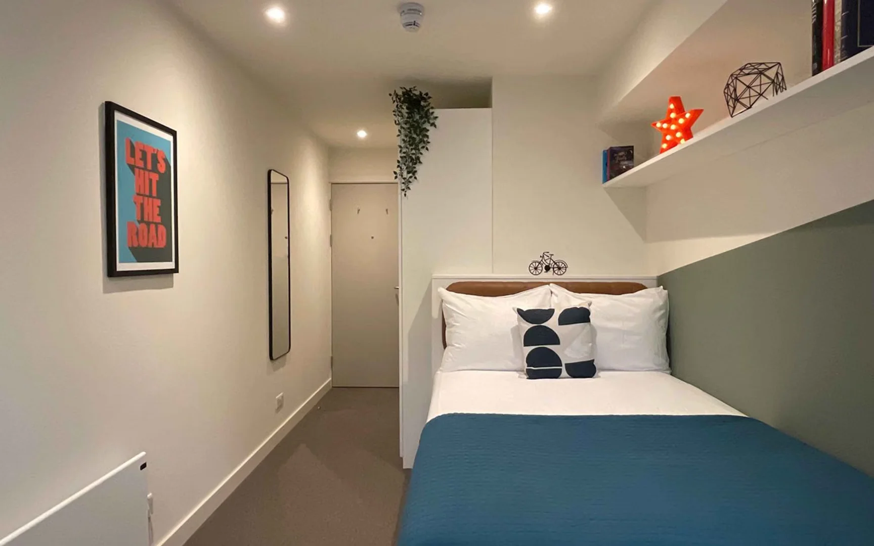 Comfortable and spacious student room in 