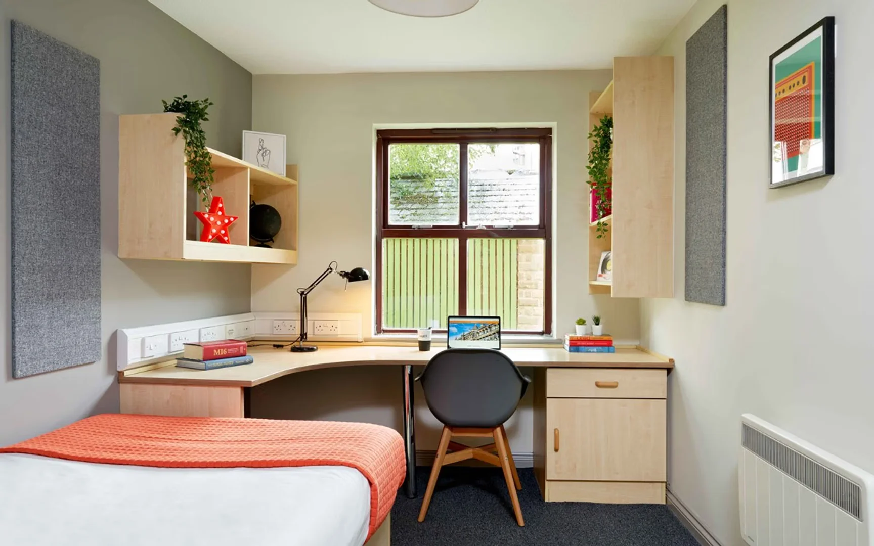 Cozy room for students available in 