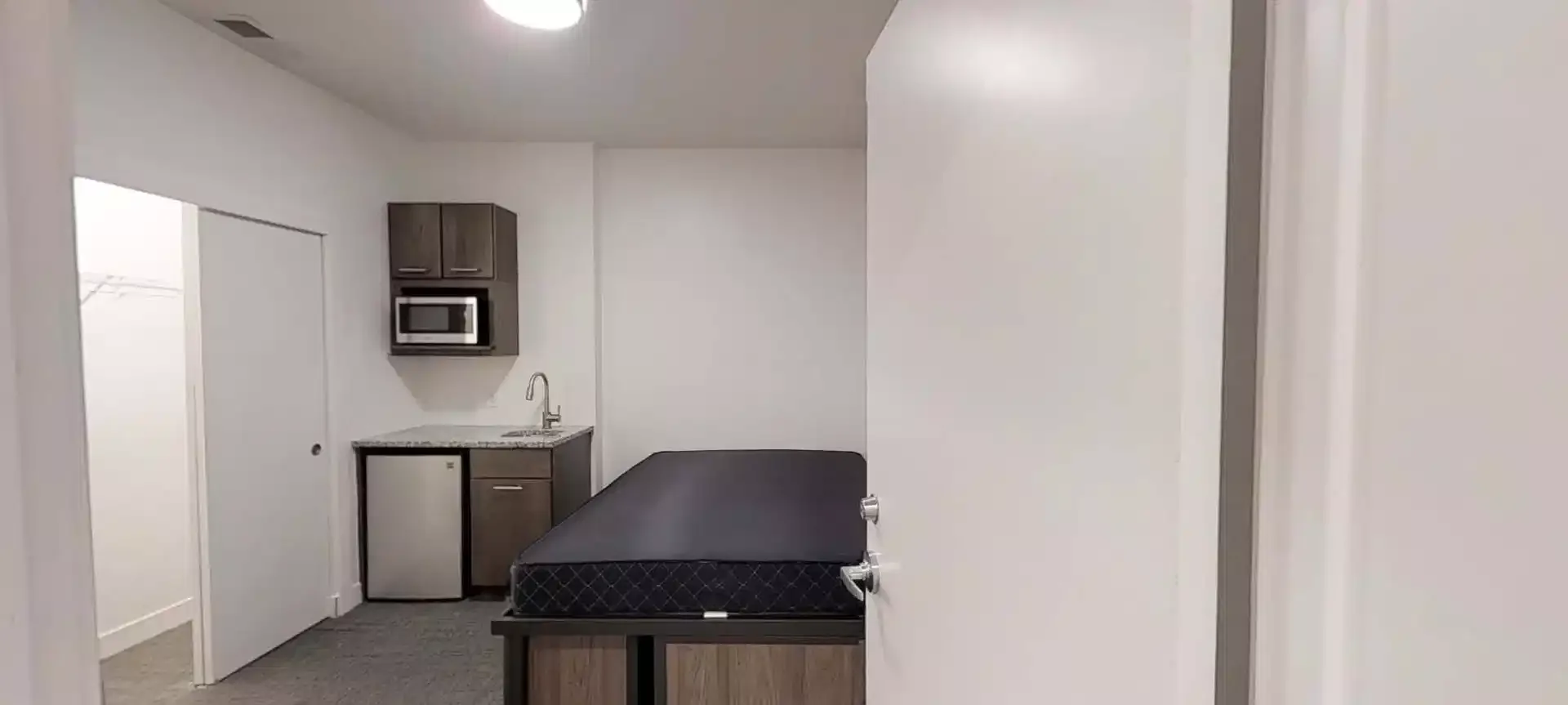 Quarto para alugar em apartamento de estudantes em , totalmente mobilado