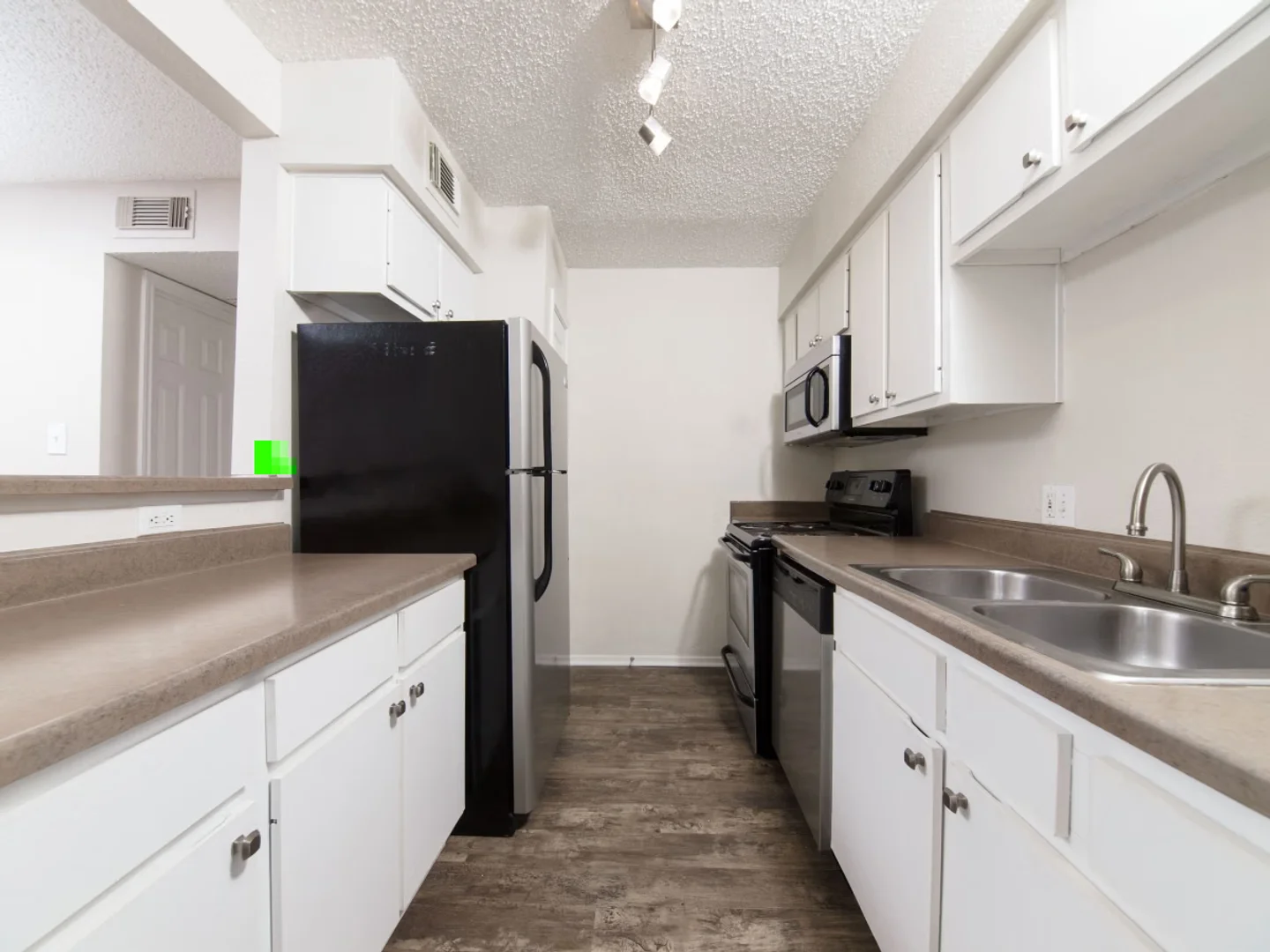 Chic studio apartment near campus in 