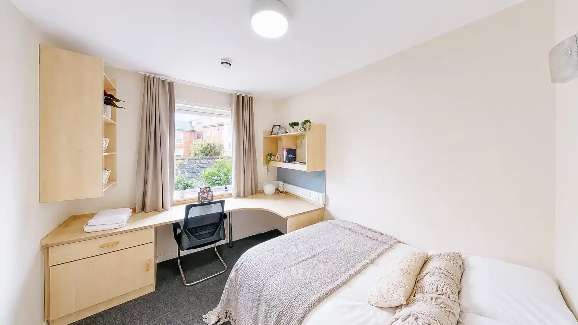 Habitación estudiantil económica con ubicación conveniente en