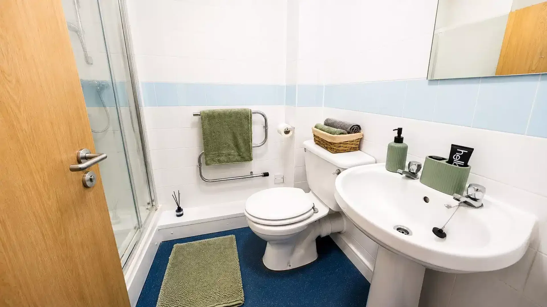Habitación acogedora para estudiantes disponible en