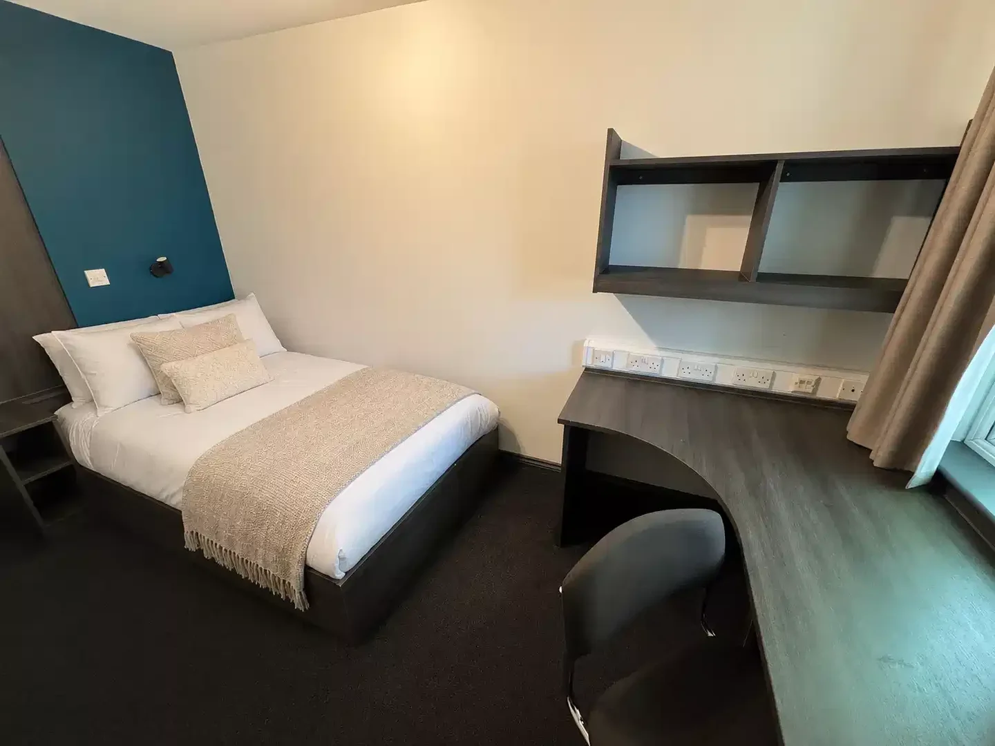 Habitación estudiantil económica cerca del campus en