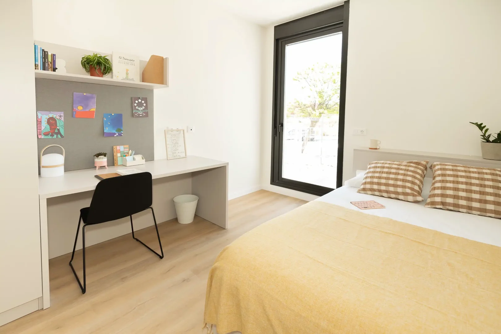 Studio d'étudiant minimaliste dans  avec agencement efficace