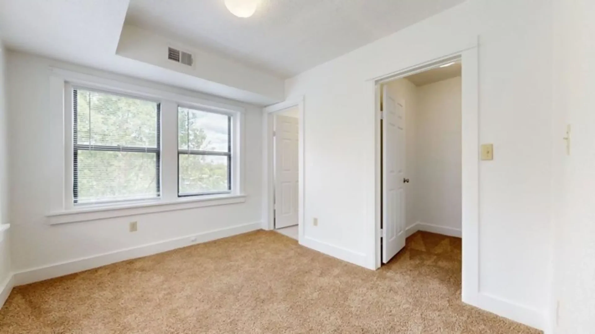 Room for rent in student apartment in , fully furnished