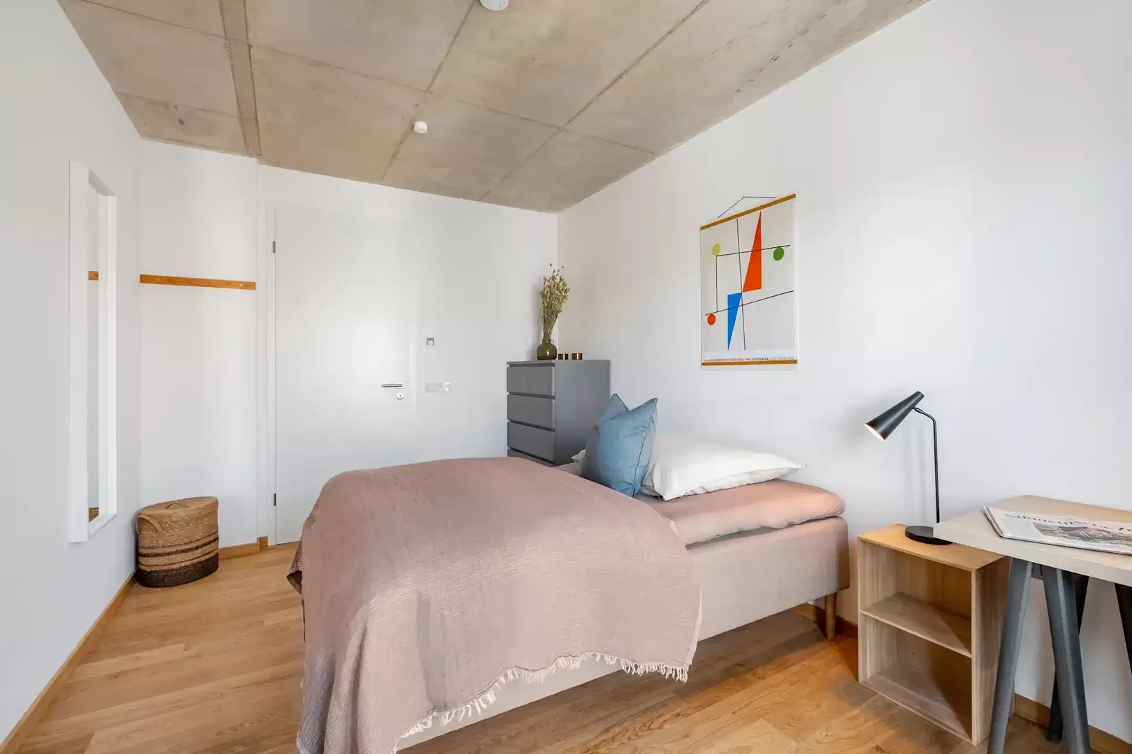 Funktionelles Studentenzimmer perfekt zum Studieren in 