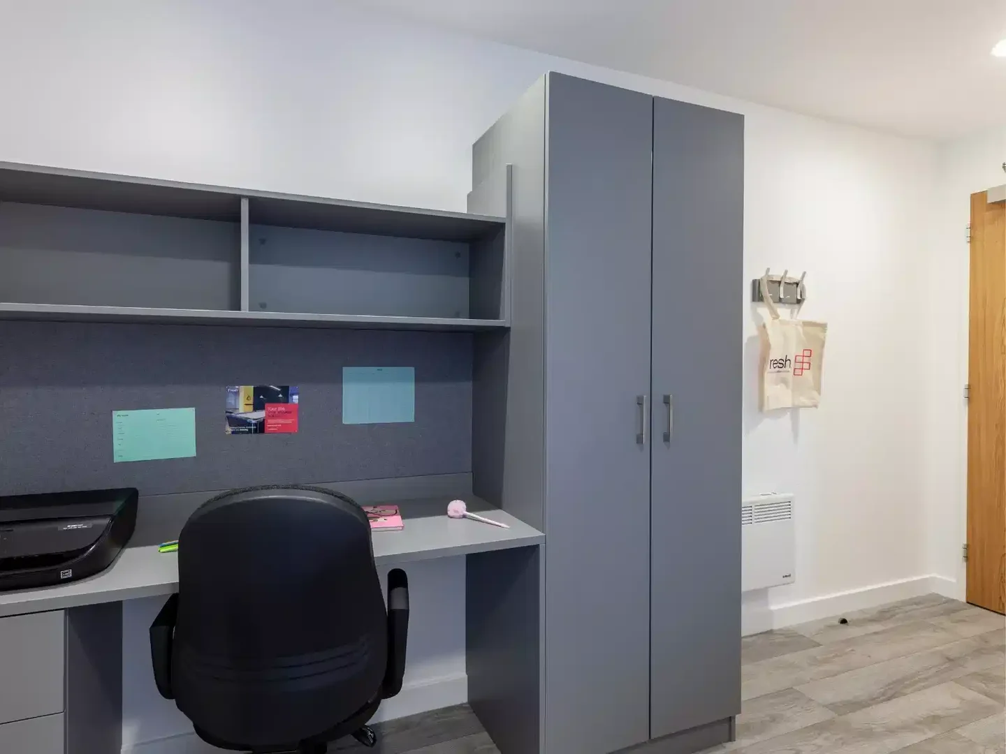 Chambre abordable pour les étudiants avec un bon éclairage dans 
