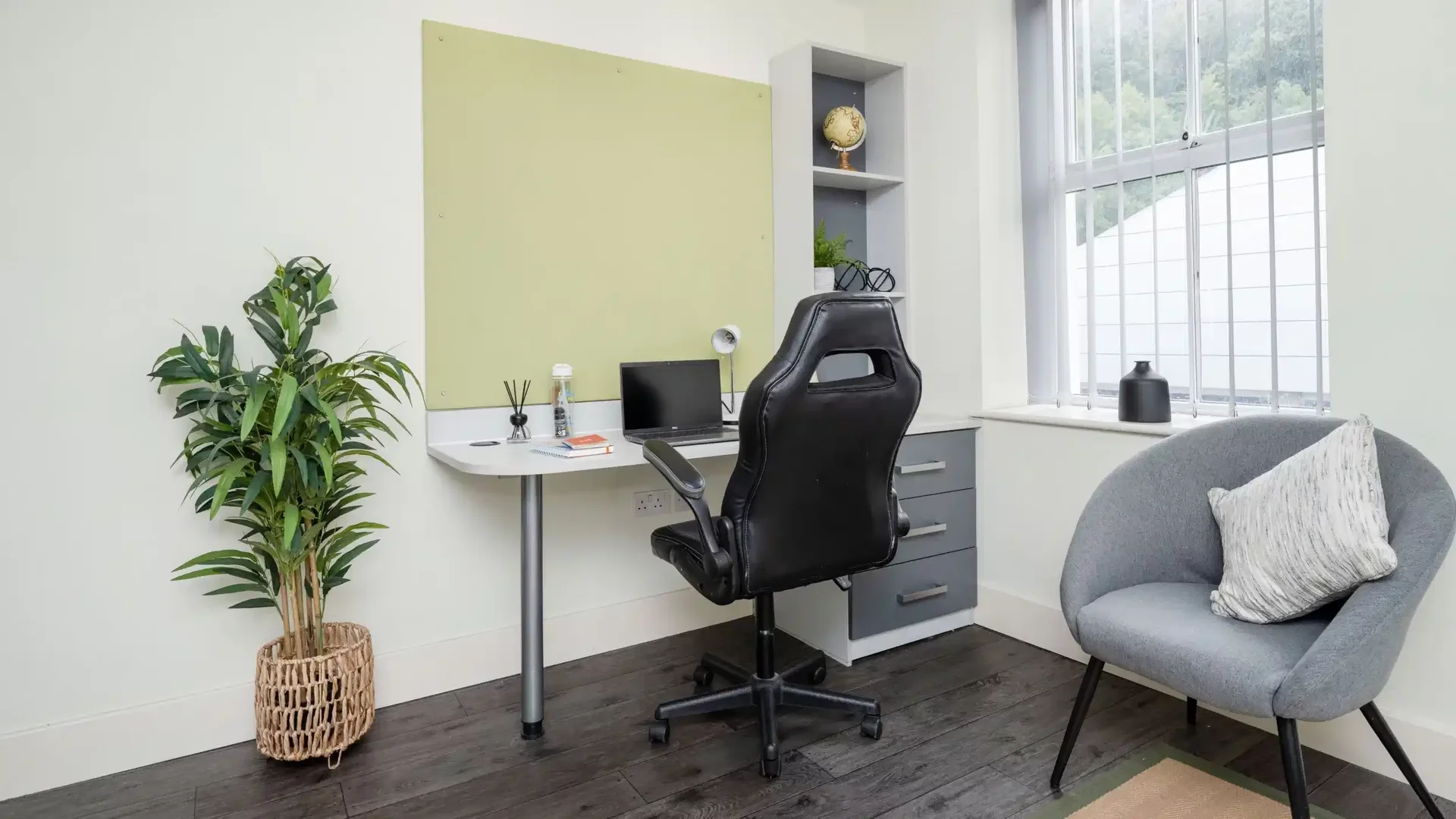 Studio d'étudiant minimaliste dans  avec agencement efficace