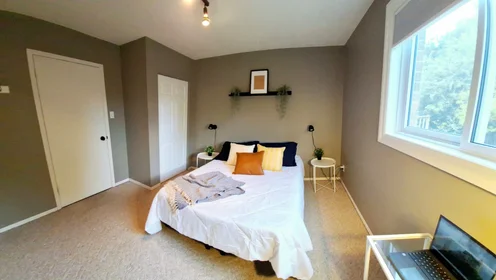 Private room at Old Meadow Lane, image 1 of 4
