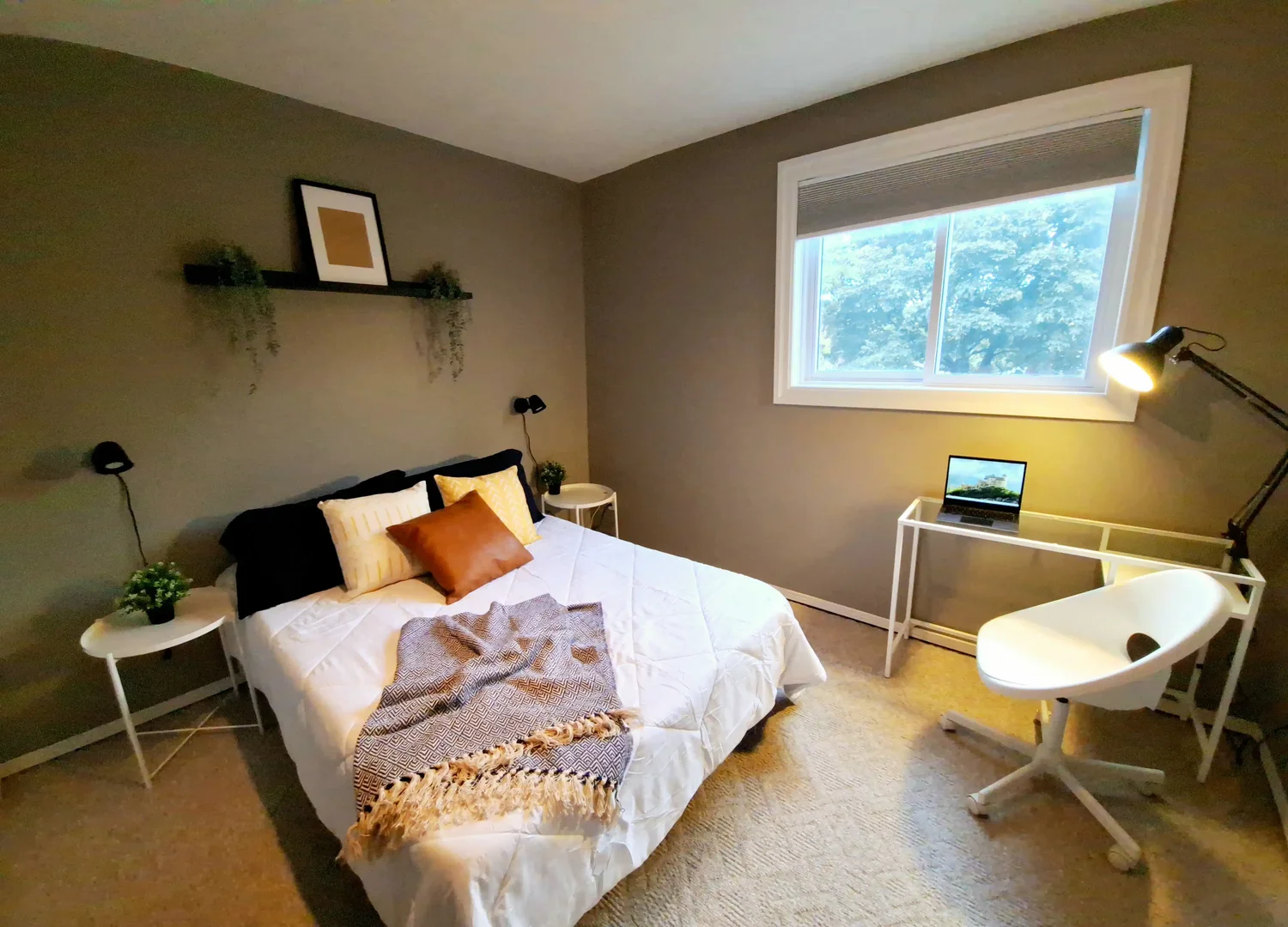 Budget-friendly student room close to campus in 