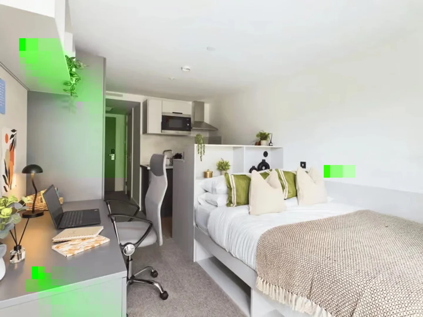 Chic studio apartment near campus in 