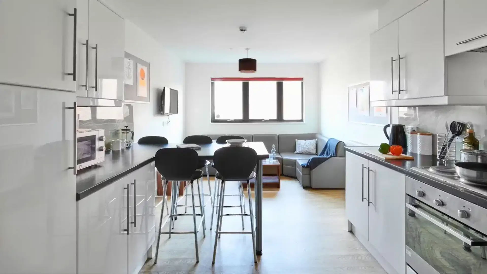 Habitación estudiantil amplia y cómoda en 