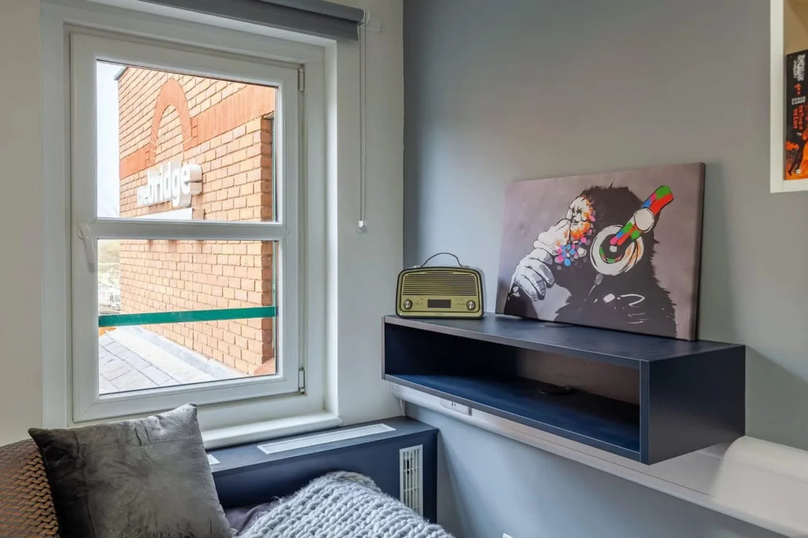 Habitación estudiantil económica cerca del campus en