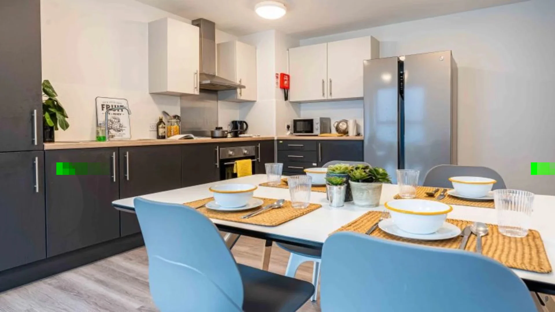 'da ders çalışmak için mükemmel olan fonksiyonel öğrenci odası