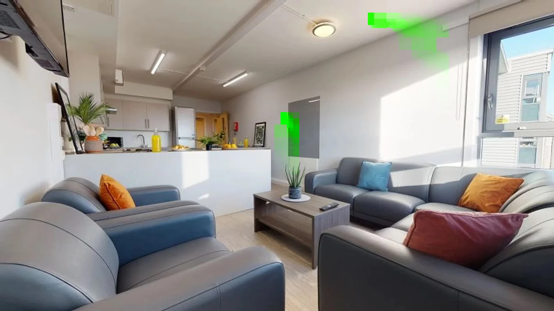 'da öğrenciler için yeterli aydınlatmaya sahip uygun fiyatlı oda