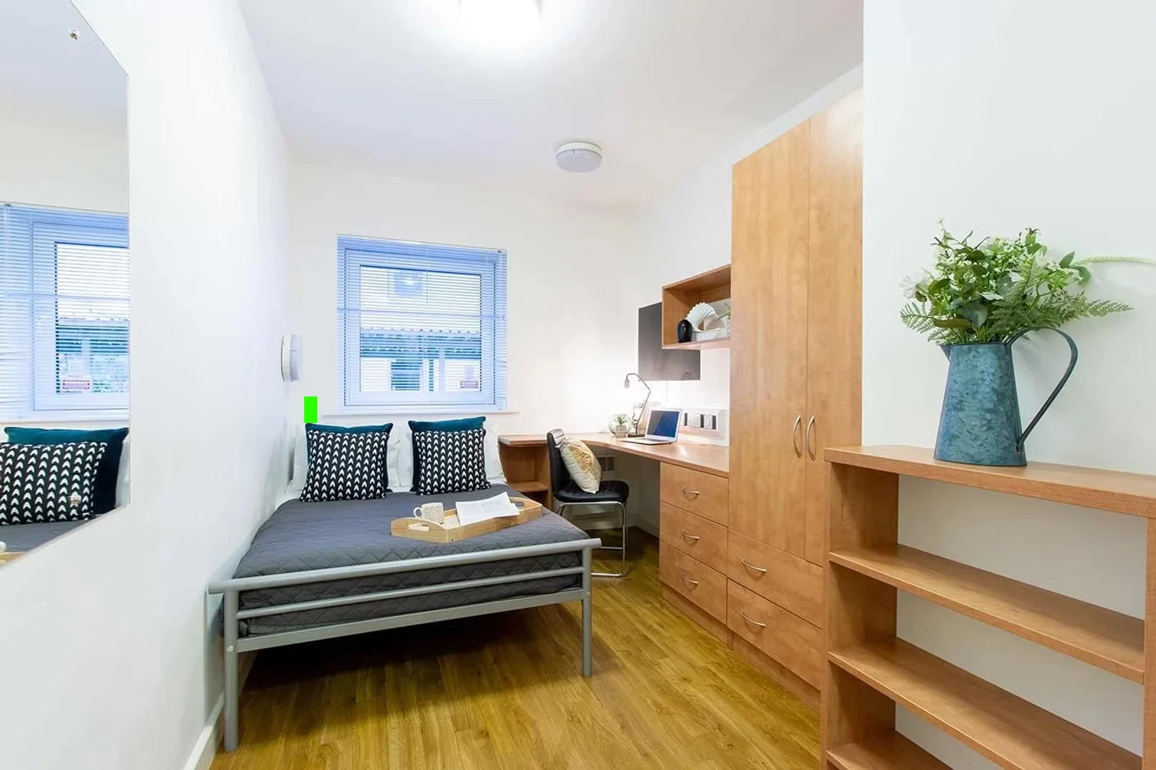 Economical student room with convenient location in 