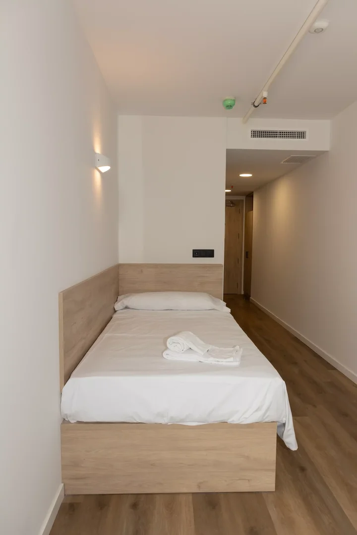Funktionelles Studentenzimmer perfekt zum Studieren in 