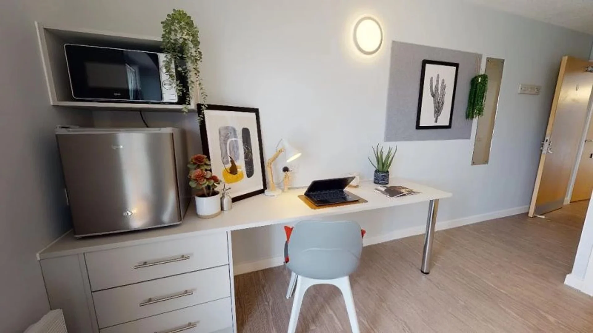 Student-friendly studio with excellent transport links in
