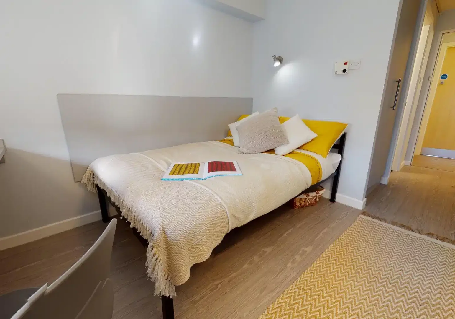 Cozy room for students available in