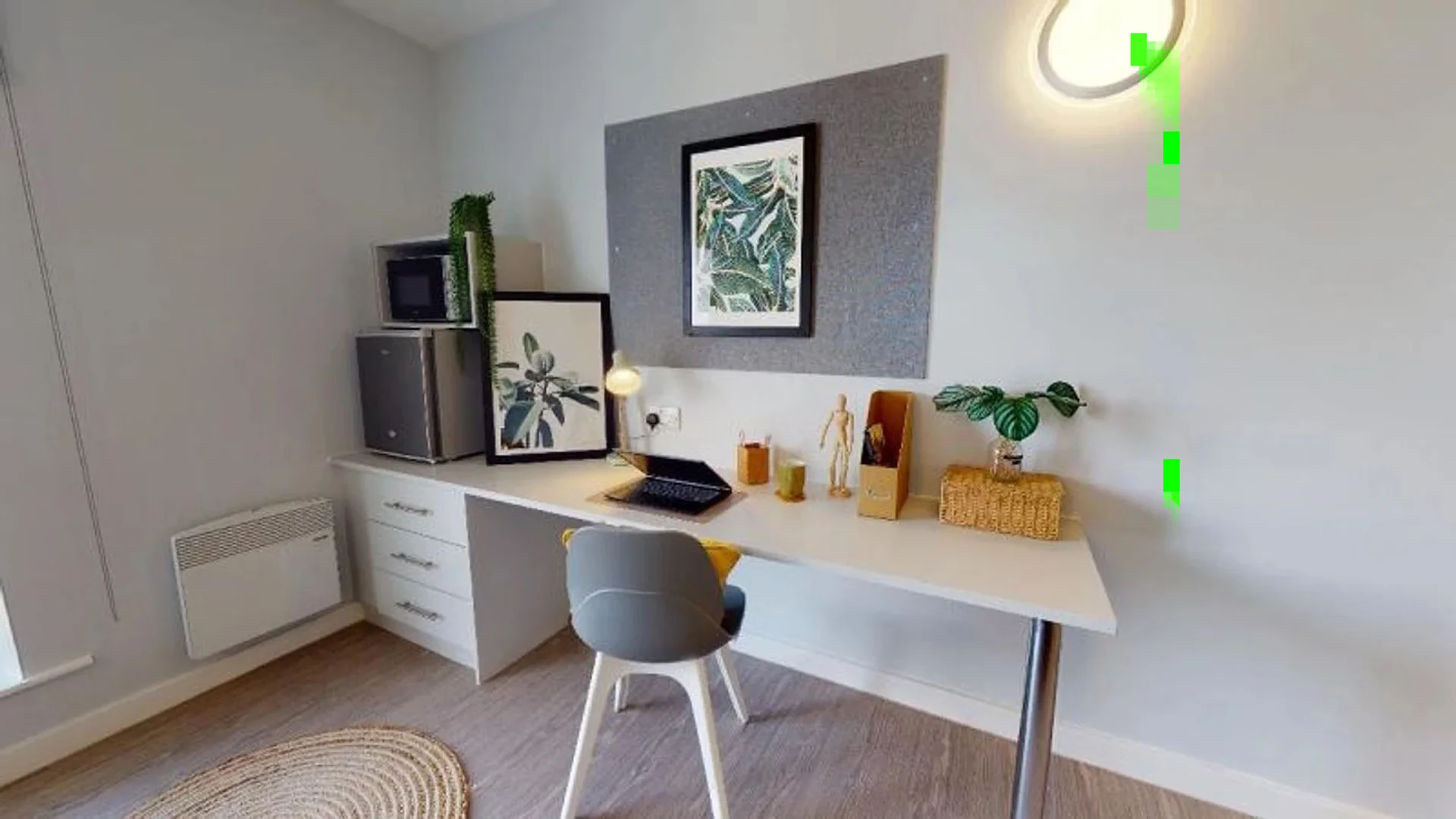 Habitación estudiantil luminosa y aireada con fácil acceso a la universidad en 