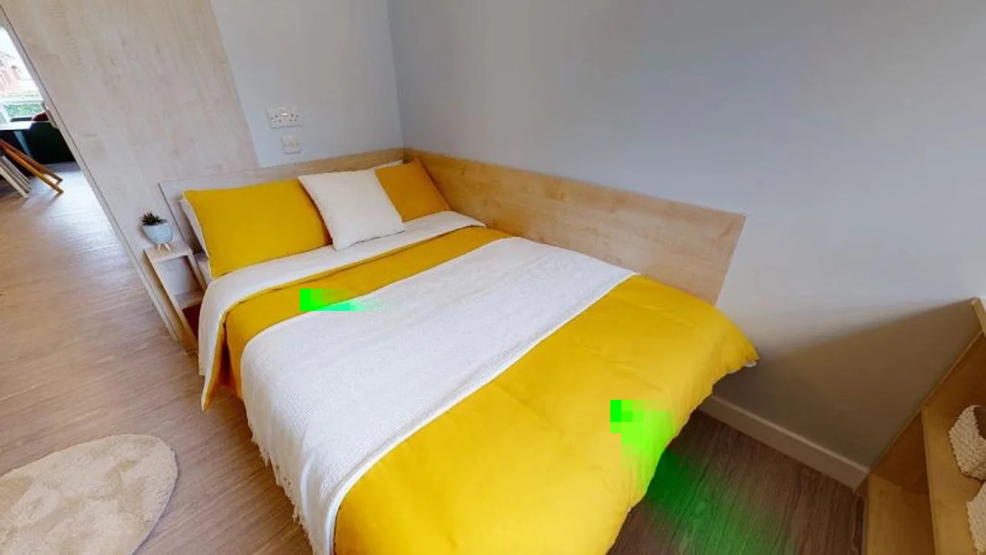 Economical student room with convenient location in 