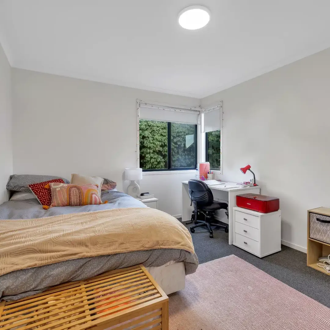 Quarto de estudante em  com área de estudo e instalações partilhadas