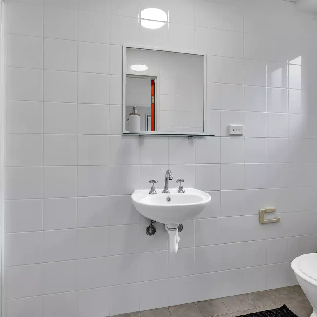 Niedrogi pokój dla studentów z dużym oświetleniem w 