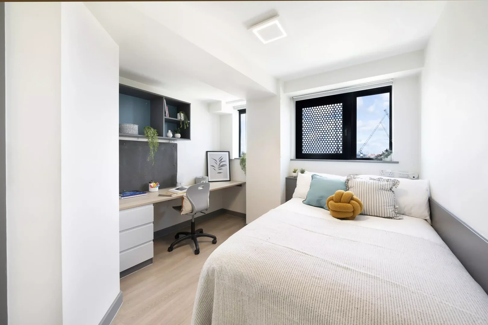 Economical student room with convenient location in 