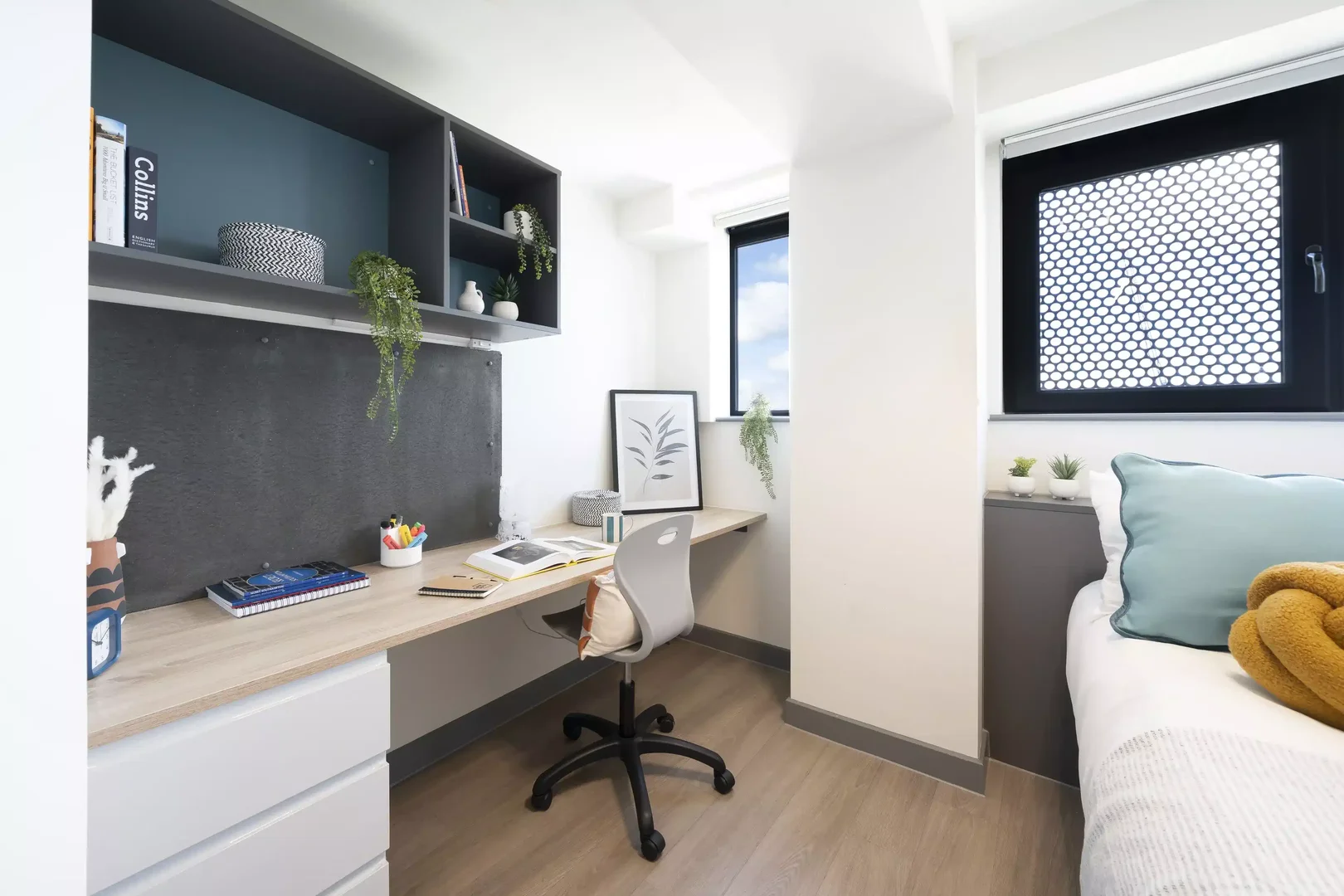 Functional student room perfect for studying in 