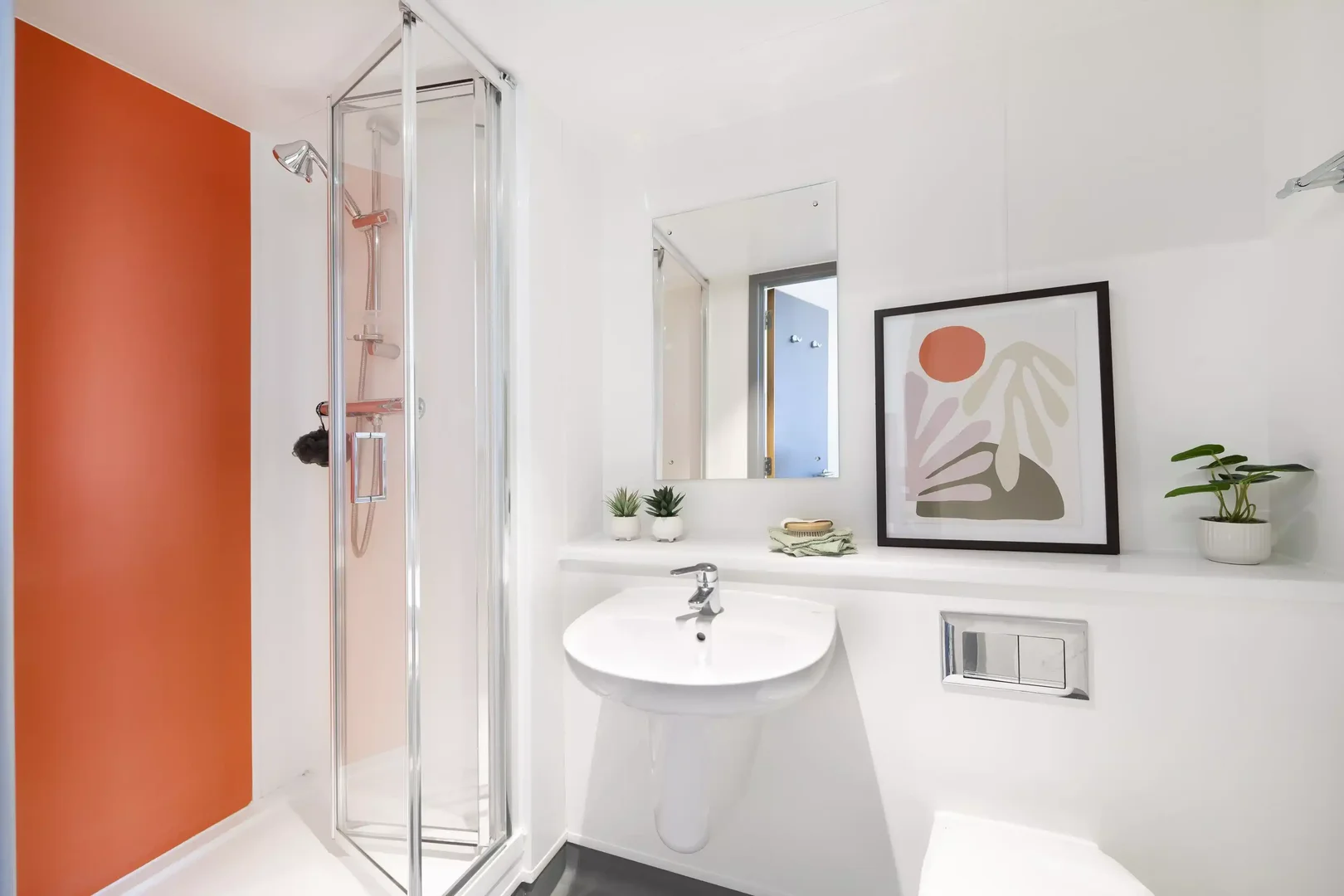 Comfortable and spacious student room in 