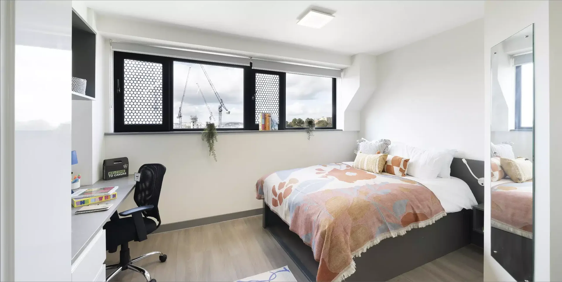 Chambre confortable pour étudiants disponible dans 