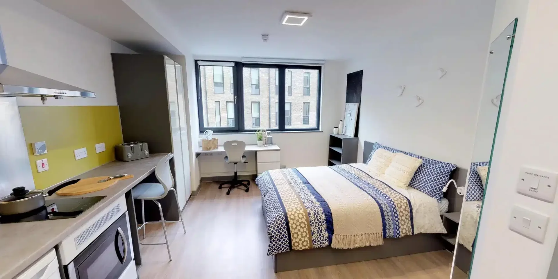 Chambre abordable pour les étudiants avec un bon éclairage dans 