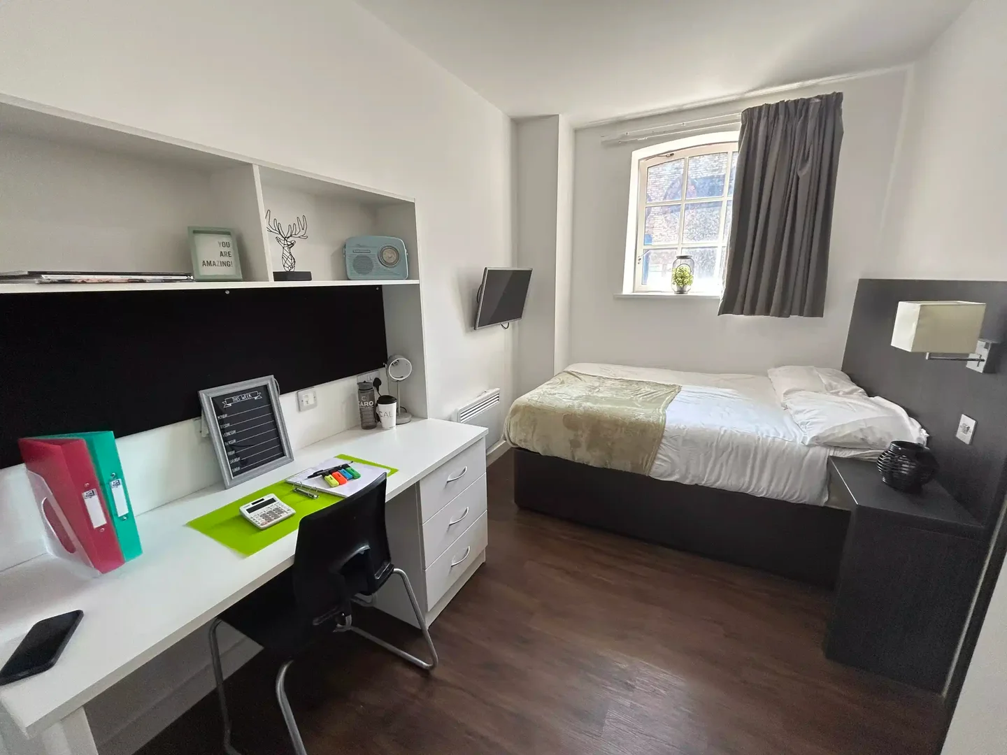 Quarto de estudante económico perto do campus em