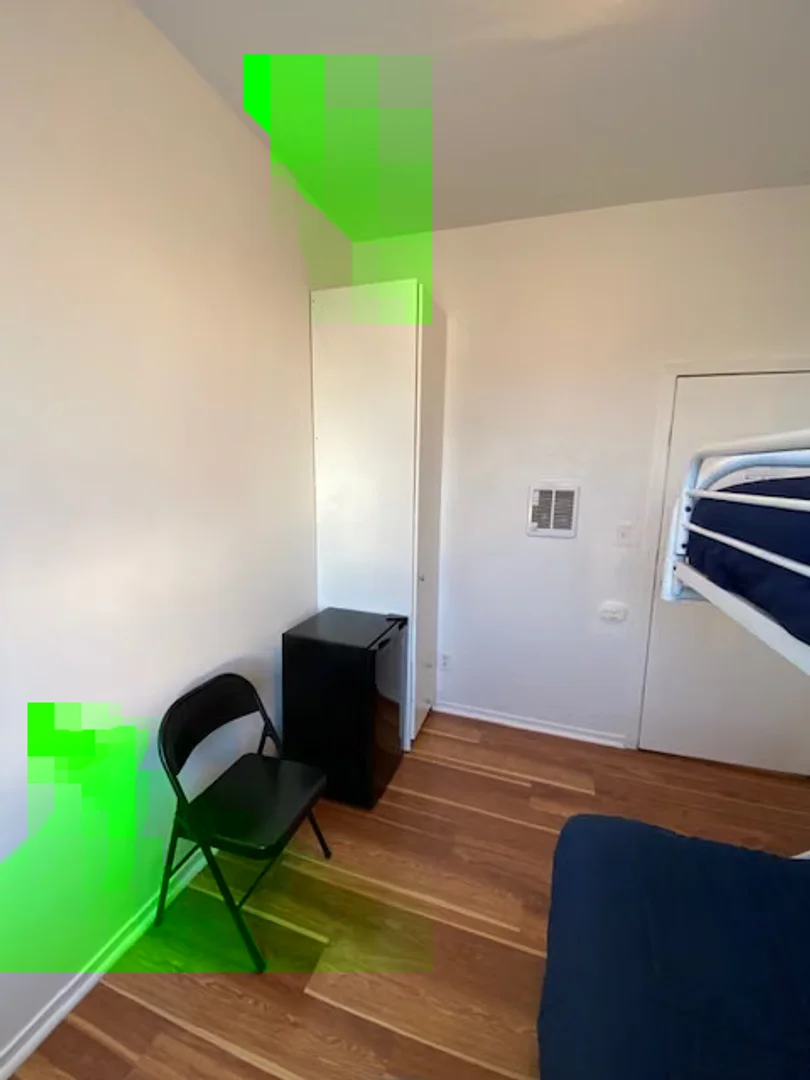 Quarto de estudante luminoso e arejado com acesso fácil à universidade em 