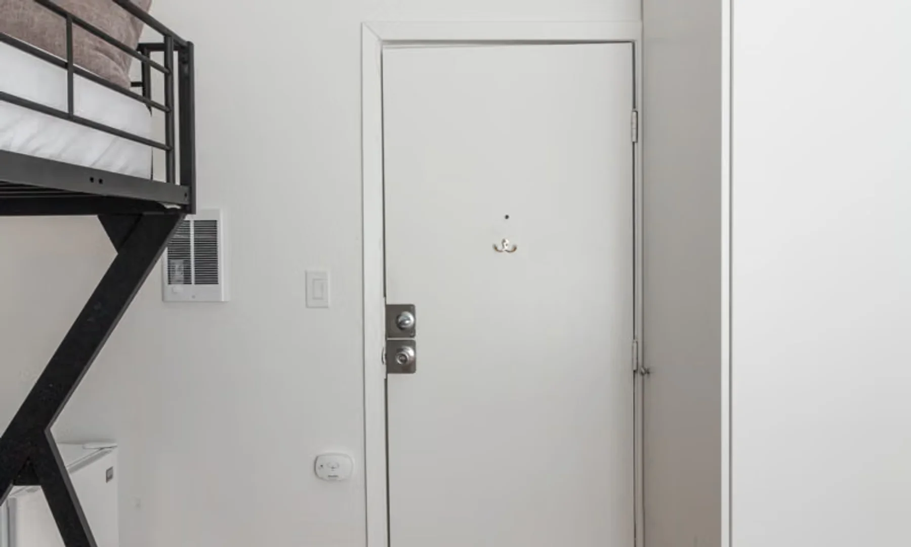 Quarto de estudante em  com área de estudo e instalações partilhadas