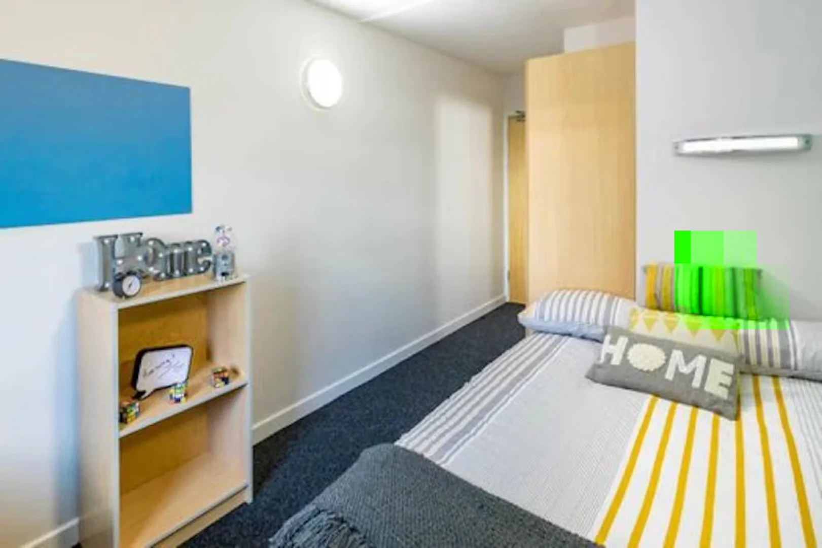 Comfortable and spacious student room in 