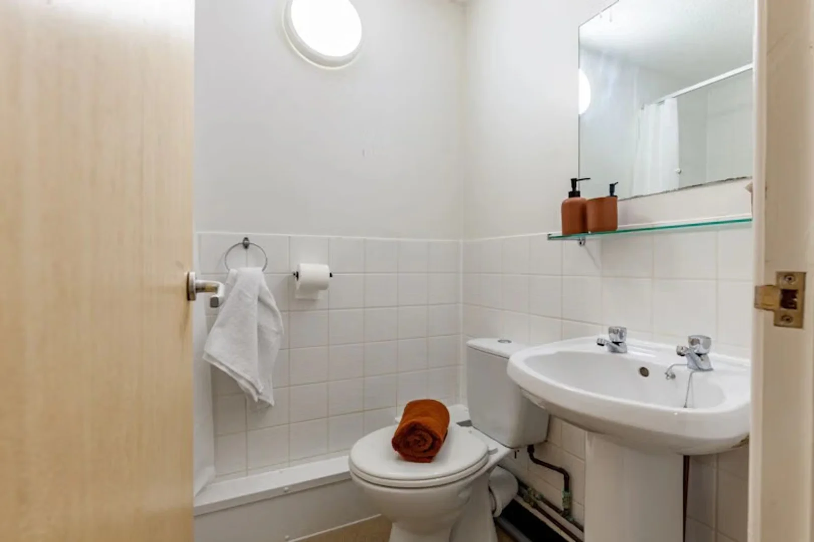 Student-friendly room in  with modern amenities