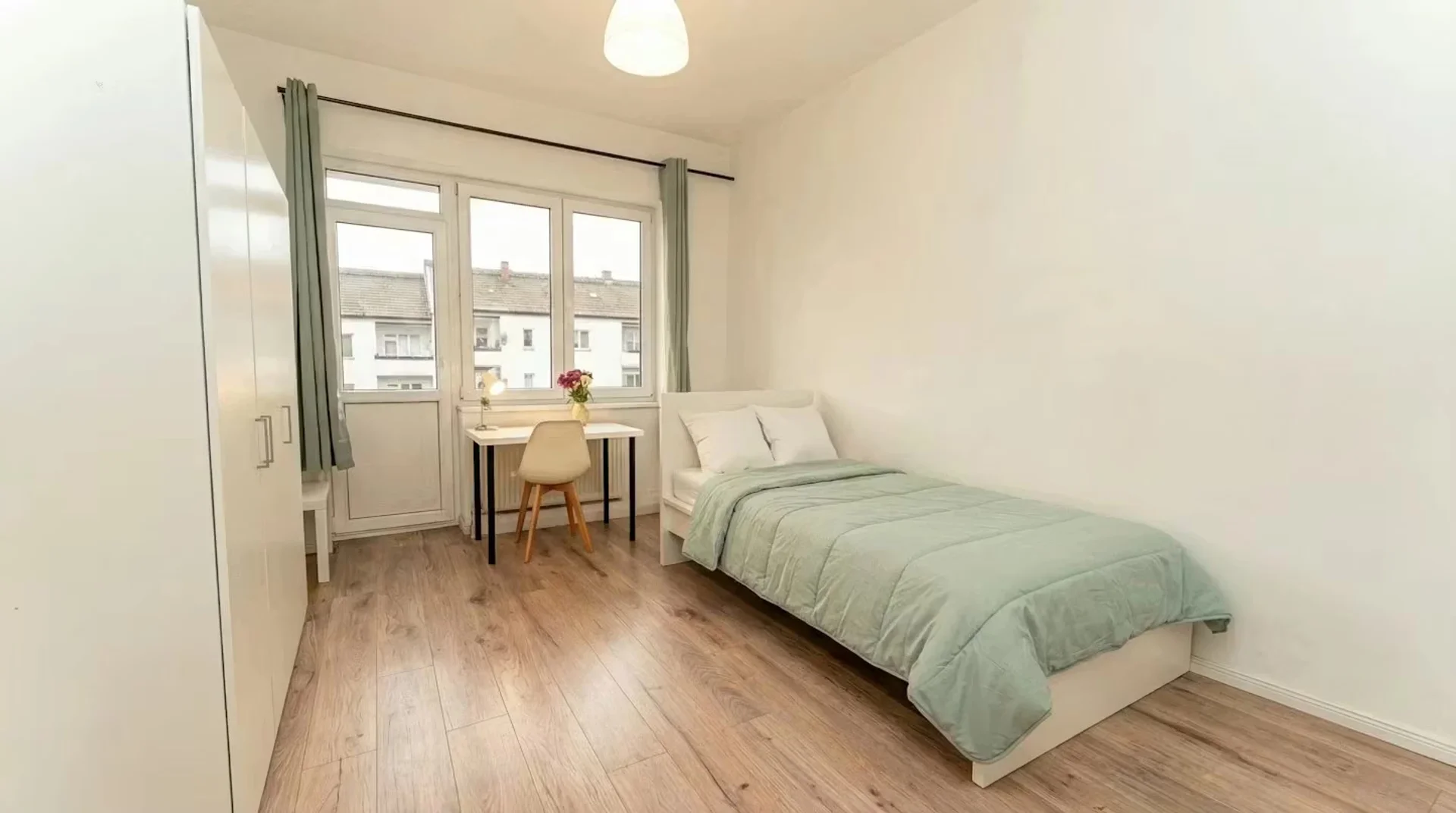 Cozy room for students available in 