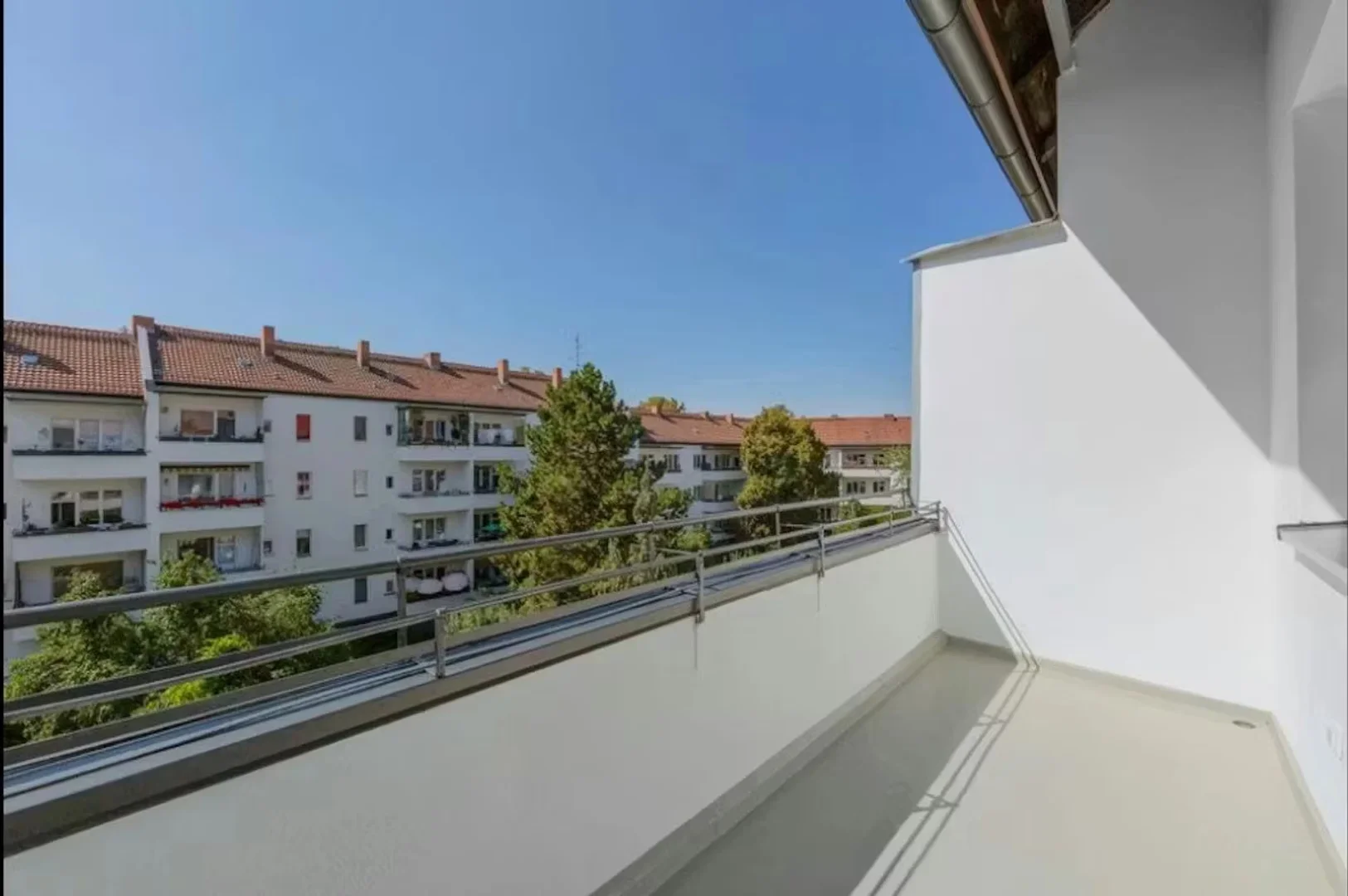 Economical student room with convenient location in 