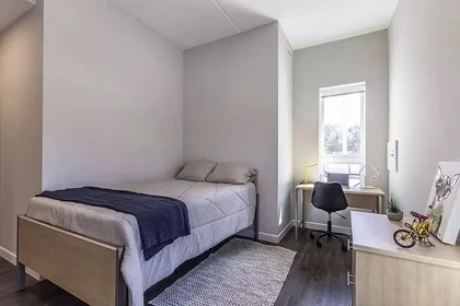 Habitación privada en Sherwood Forest Square, imagen 1 de 10