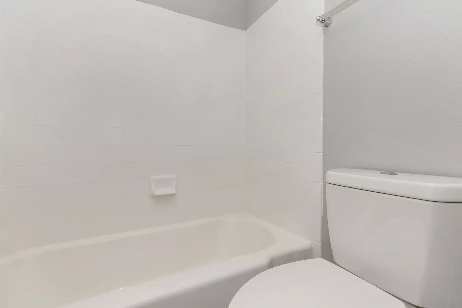 Habitación estudiantil luminosa y aireada con fácil acceso a la universidad en 