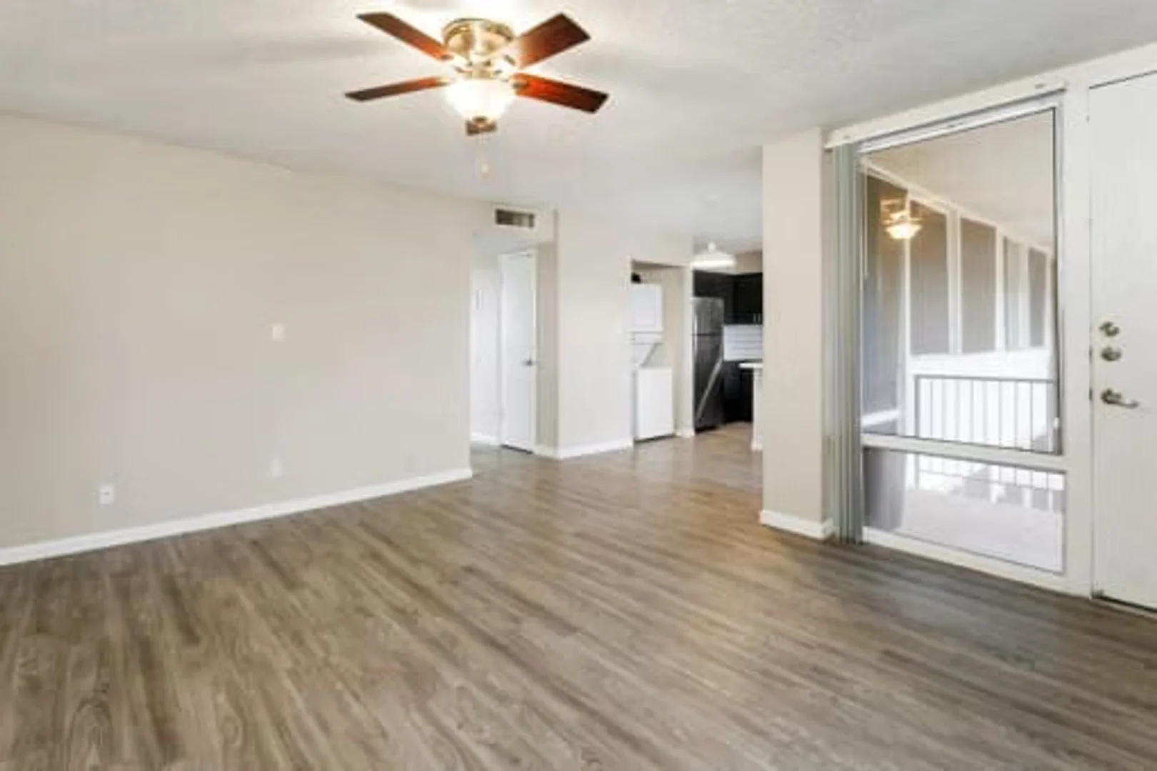 Economical student room with convenient location in 