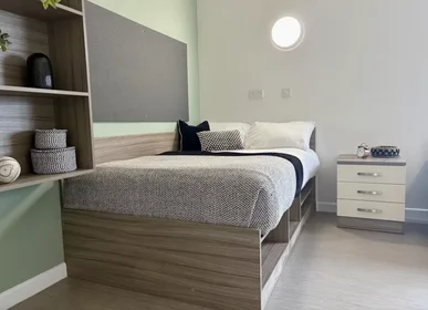 Pokój do wynajęcia z podwójnym łóżkiem w {area}